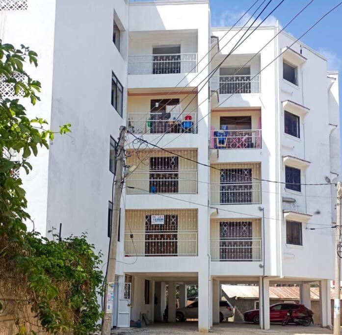 Lovely 1 Bedroom In Bamburi With Reliable Wifi Mombasa Esterno foto